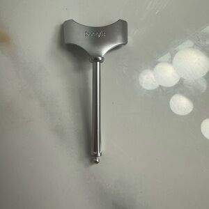 BeneFit Cosmetics Tool